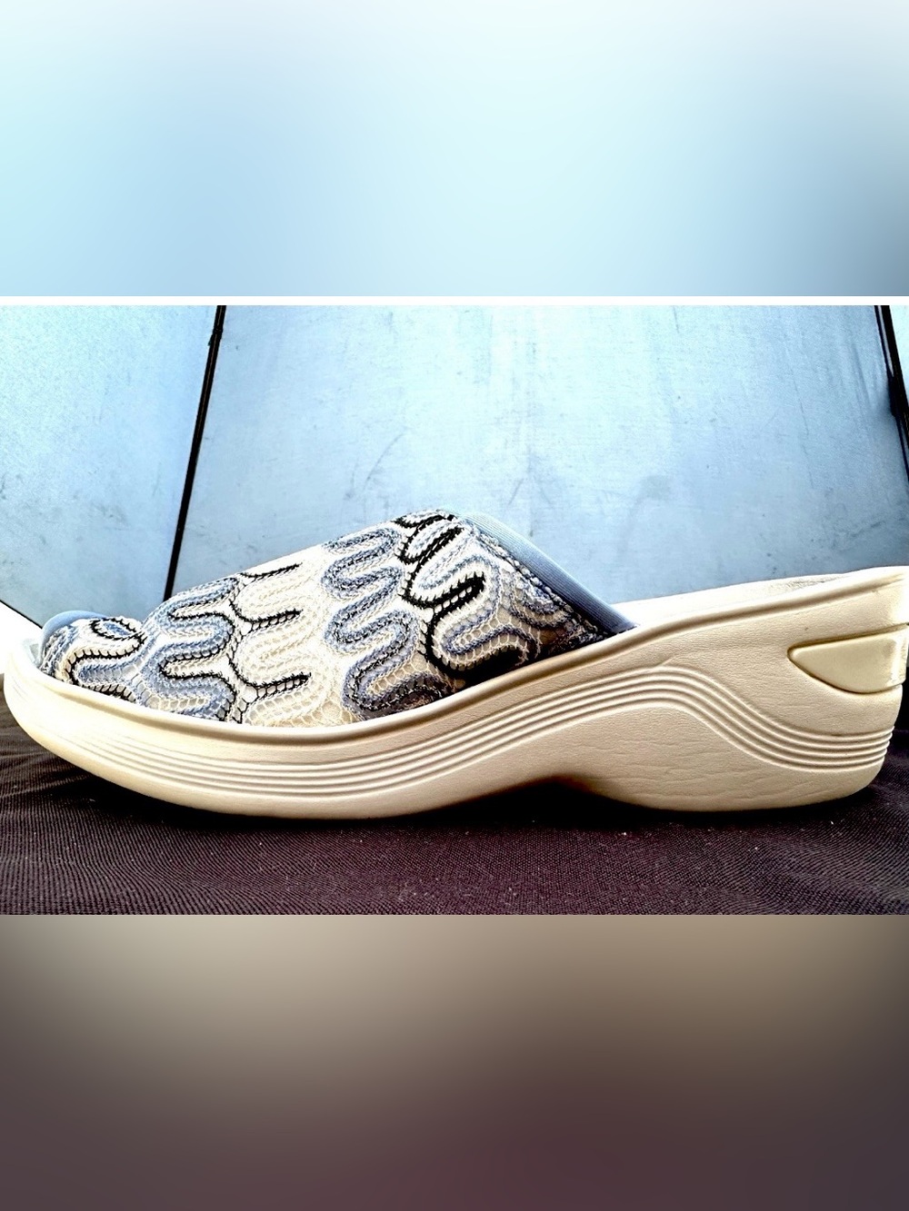 Bzees Shoes Womens 8.5 Wide Slip On slides, mules Comfort Low Top Round open toe